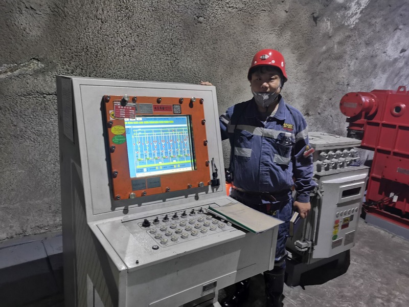 矿用防爆计算机和矿用操作台在煤矿行业中的应用