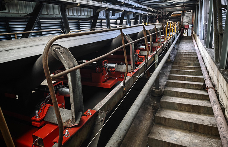 破解工业输送带动态称重痛点：智能矩阵式皮带秤及自动在线校准装置（1）